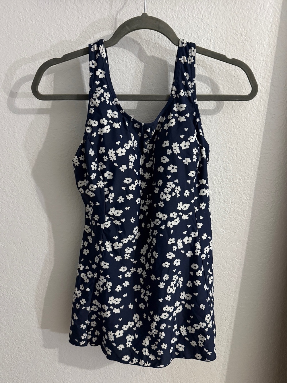 Women’s white & navy floral one piece swim dress with built in bra, size 8. Nylo